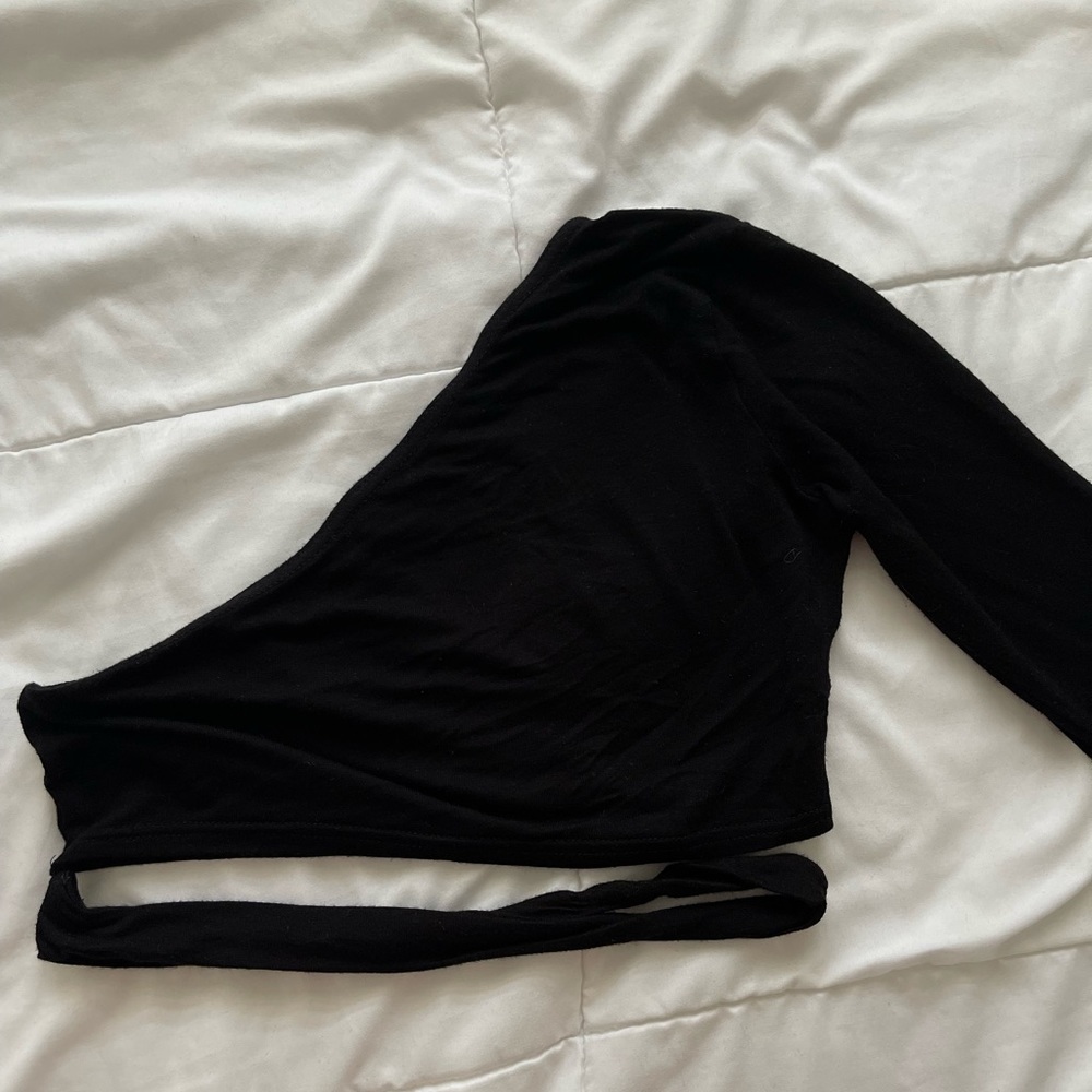 Boohoo one shoulder long sleeve crop top